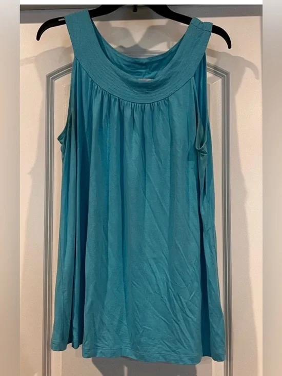 Dressbarn 1x Aqua color Tank - flattering neckline - Picture 1 of 2